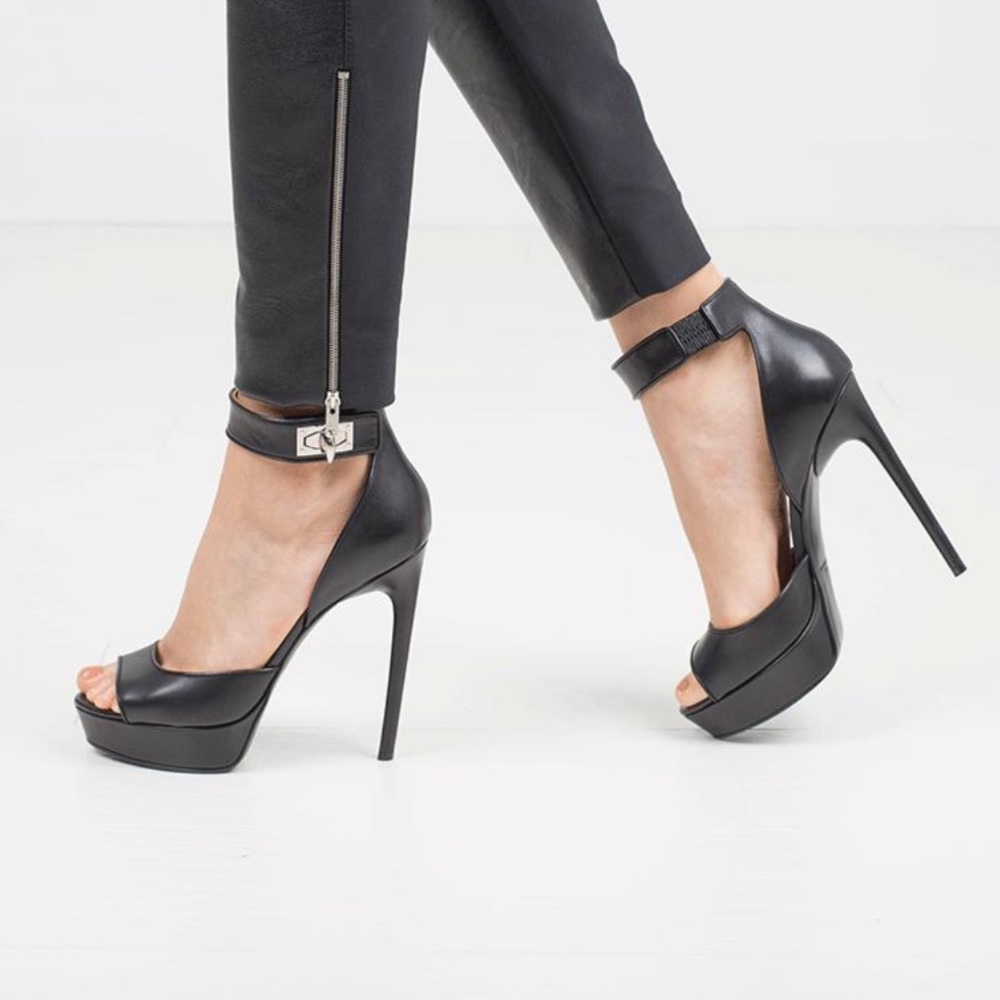 AUTHENTIC GIVENCHY SHARK LOCK HEELS. SIZE 10.5!